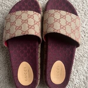 Fake gucci sandals